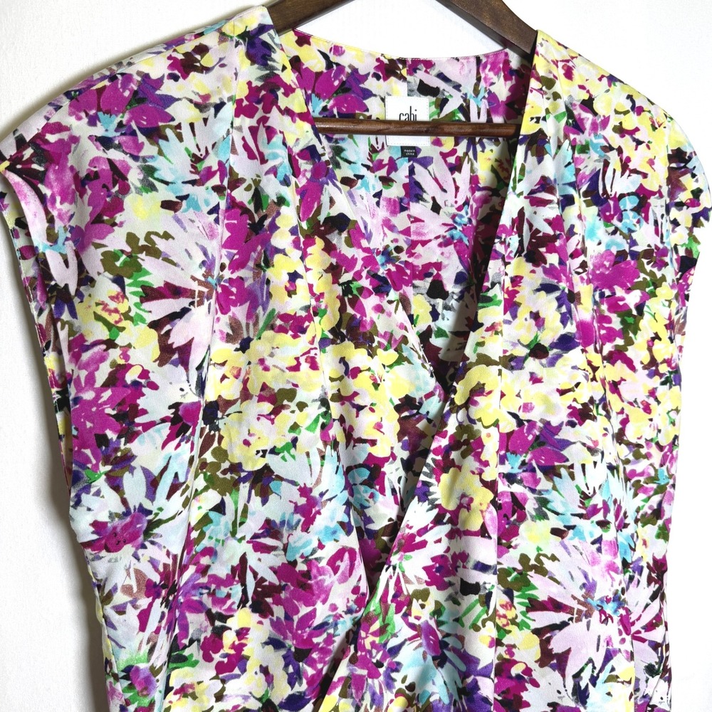 Cabi 5211 Flutter Wrap Top Womens Medium Floral V-Neck Sleeveless Blouse Multi